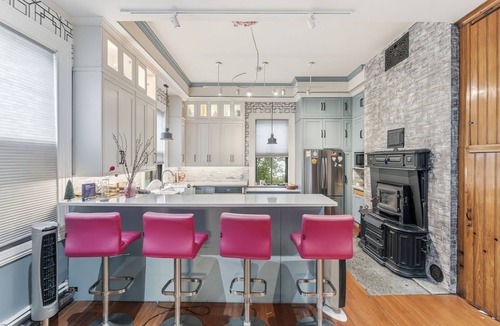 Pawtucket House | Stay in a piece of history!