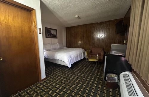 Broken Bow Hotel | Stay in a Relaxed, Inviting Room Within Walking Distance of Sylvester’s Cafe