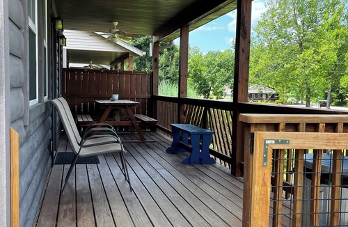 Sunrise Beach Cabin | Stay in cozy cabin 5 off of Lake of the Ozarks in beautiful Sunrise Beach, MO