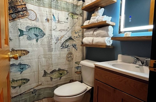 Sunrise Beach Cabin | Stay in cozy cabin 5 off of Lake of the Ozarks in beautiful Sunrise Beach, MO