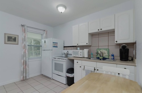 Downtown Dunedin Cottage | Stay in Downtown Dunedin Walk Everywhere