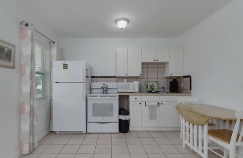 Downtown Dunedin Cottage | Stay in Downtown Dunedin Walk Everywhere