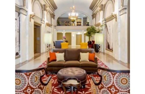 Inner Harbor Condo | Stay in Downtowns 1st Skyscraper w/ Pool table & Gym