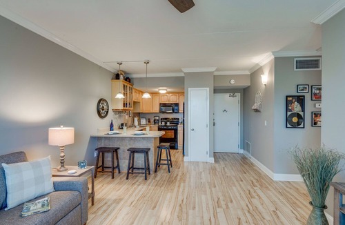 Music Row Condo | Stay in Elvis' Personal Suite. Guitar-Shaped Pool, Nashville, TN