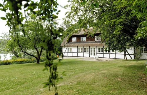 Maribo House | Stay in Fisher's House in forest by lake