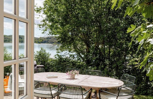 Maribo House | Stay in Fisher's House in forest by lake