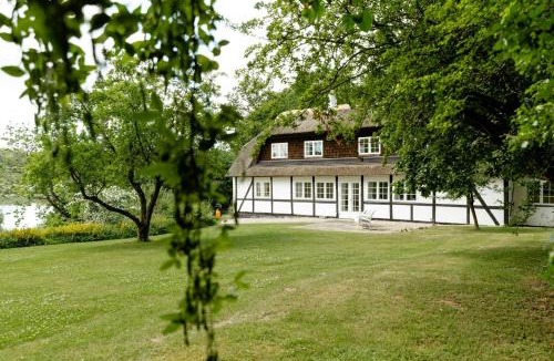 Maribo House | Stay In Fisher's House In Forest By Lake