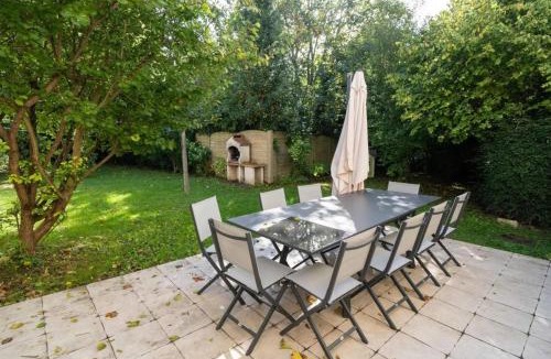 Saint-Martin-des-Entrees House | Stay in a Damigny Manor in Normandy