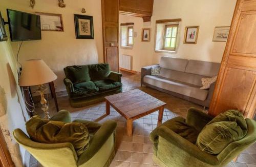 Saint-Martin-des-Entrees House | Stay in a Damigny Manor in Normandy