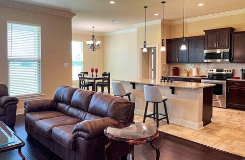 Lake Charles House | Stay in luxury and comfort during your next work contract or vacation at the Bellview Bungalow.