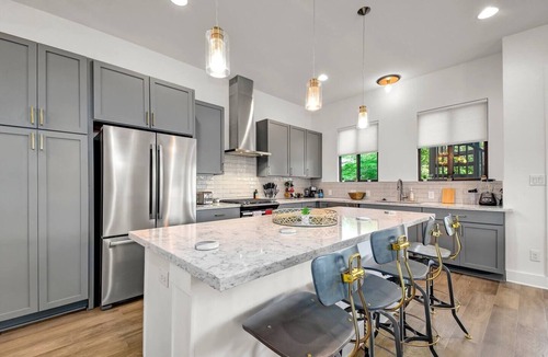 Government Hill House | Stay in Luxury @ The Pearl ~ .5M to Riverwalk