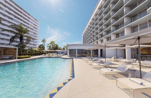 Singer Island Hotel | Stay in Oceanview 2 Queen Beds w/Balcony