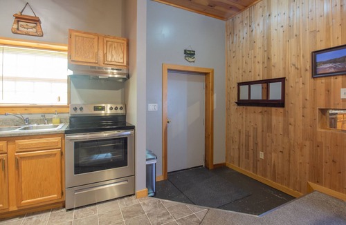 Ohiopyle Apartment | Stay In Ohiopyle, Hot tub & Pool Table - Closest to the GAP trail