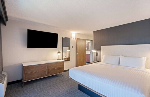 Pleasant Hill Hotel | Stay in Style While Exploring the San Francisco Bay Area w/Breakfast Buffet!