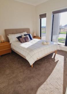 Tarneit House | Stay in Tarneit West Melbourne