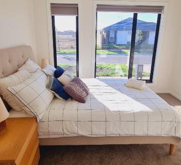 Tarneit House | Stay in Tarneit West Melbourne