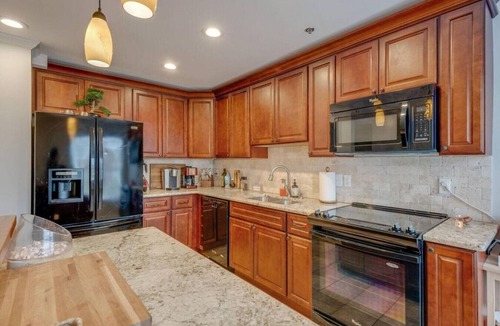 Rutledge Hill Villa | Stay in the heart of Downtown - Walk to Broadway!