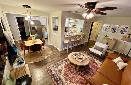 Rio Vista House | Stay in the heart of San Marcos! Walking distance to the river!