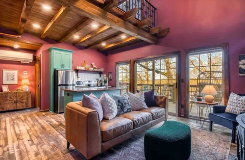 Branson House | Stay in the Tree House! One of a Kind Experience!