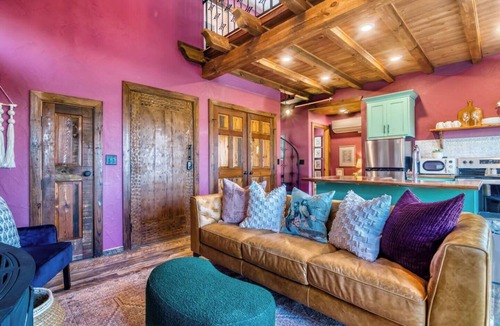 Branson House | Stay in the Tree House! One of a Kind Experience!