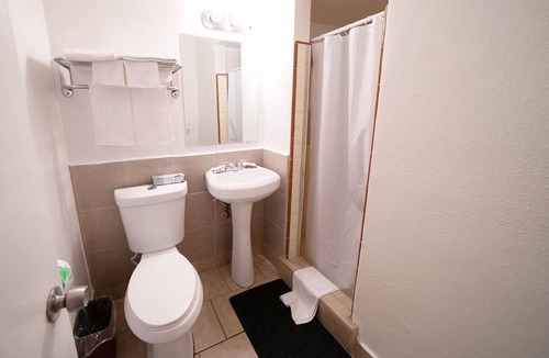 Civic Center Hotel | Stay inn suite