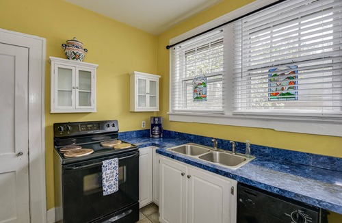 Summerville Apartment | Stay just 3 miles from Augusta National during Masters Week!