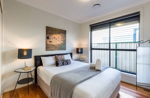 Footscray House | Stay Lime Tree - 6 Bedroom whole house