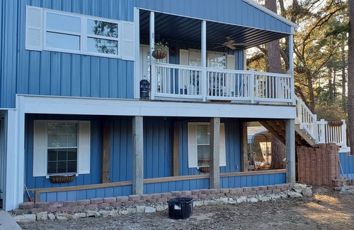 Crockett Apartment | Stay 'n' PlaynUpstairs 2 Bedroom Apartment 1/4 mile from Houston County Lake
