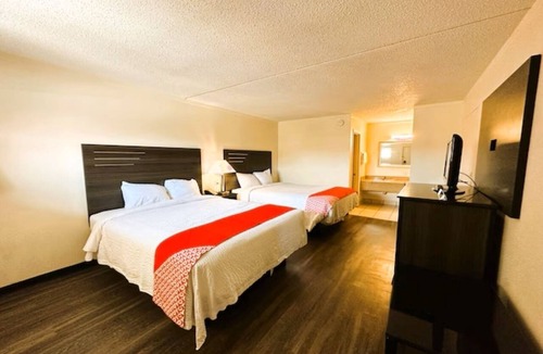 West San Antonio Hotel | Stay Near Local Parks in San Antonio - 2 Budget-Friendly Rooms!