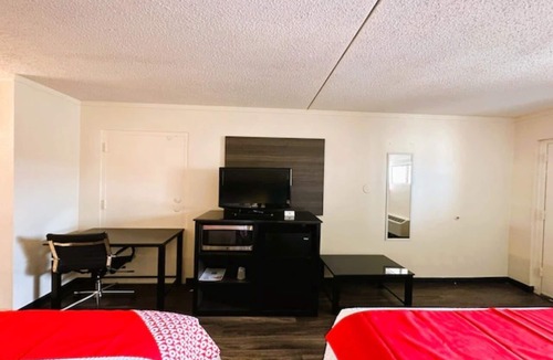 West San Antonio Hotel | Stay Near Local Parks in San Antonio - 2 Budget-Friendly Rooms!