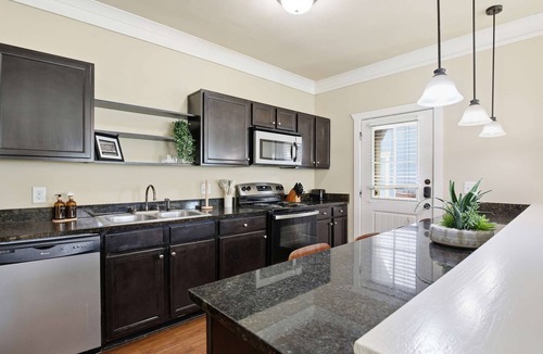 College Station Apartment | Stay near Texas A&M Spacious Cottage w/Clubhouse