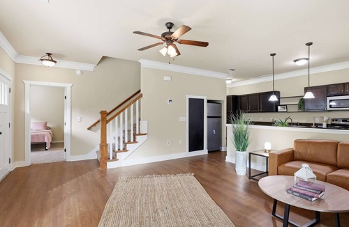 College Station Apartment | Stay near Texas A&M Spacious Cottage w/Clubhouse