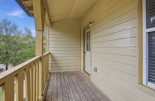 College Station Apartment | Stay near Texas A&M Spacious Cottage w/Clubhouse