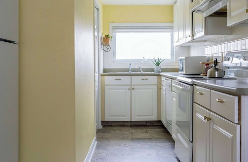 Easton's Point House | Stay Newport Proudly Presents Between Beaches