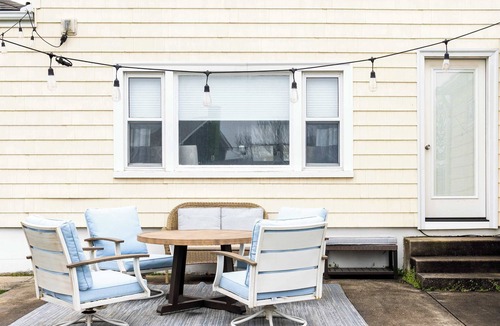 Easton's Point House | Stay Newport Proudly Presents Between Beaches