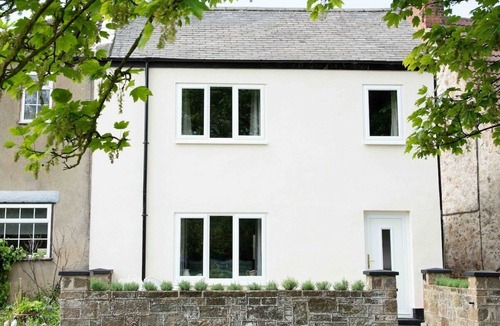 Newton Aycliffe Cottage | Stay Northside: Luxury Cottage, Log Burner & Pub