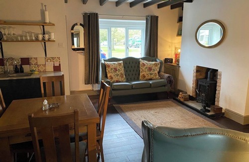 Newton Aycliffe Cottage | Stay Northside: Luxury Cottage, Log Burner & Pub