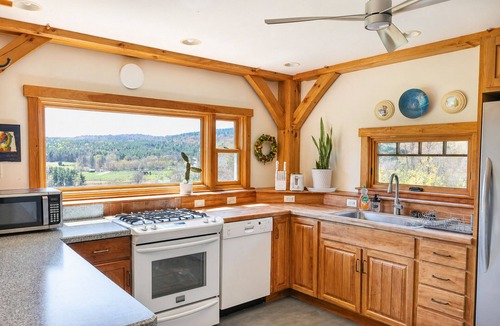 Hoosick Falls Other | Stay on a working blueberry and lavender farm! Beautiful views! Close to nature!