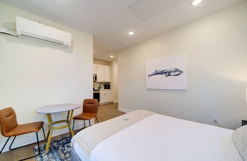 Nelson Hotel | Stay on Clay - Suite #6
