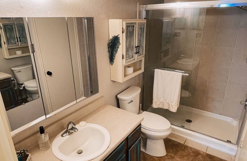 Woodway House | Stay on Rey- Charming 3-bedroom/2 bath house with office space in beautiful Waco