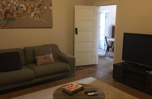 Wagga Wagga House | Stay on Simmons "Ivanhoe"