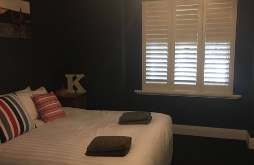 Wagga Wagga House | Stay on Simmons "Ivanhoe"