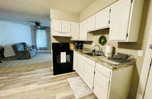 Sioux Falls Apartment | Stay on Spring | Sleeps 4 | Spacious | DTSF | #3