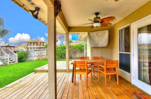 Corpus Christi House | STAY ON THE WATER AND SPLASH IN THE POOL! (30 day minimum)