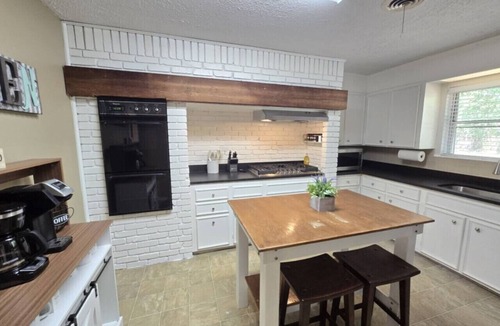 College Hills Estates House | Stay & Play Near Texas A&M – Game Room