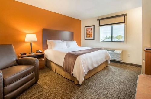 Hastings Hotel | Stay Productive or Relax in a Fully Equipped Room Near Downtown Hastings