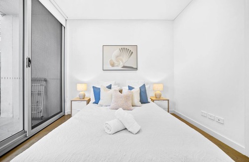 Lidcombe Apartment | Stay Steps from Olympic Park | Spacious 3-Bedroom