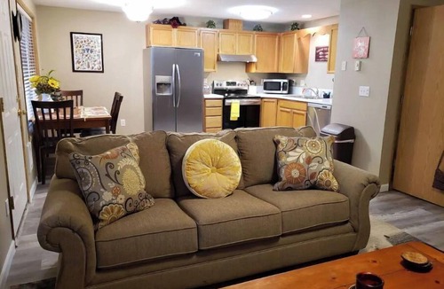 Vancouver House | ~Stay Vancouver! Short or Extended. Pet Friendly.