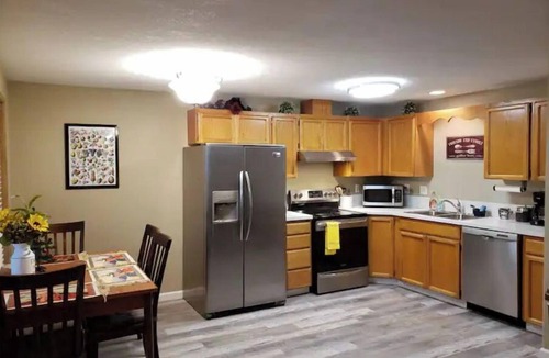 Vancouver House | ~Stay Vancouver! Short or Extended. Pet Friendly.