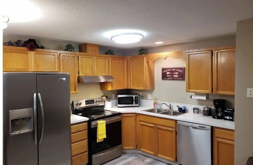 Vancouver House | ~Stay Vancouver! Short or Extended. Pet Friendly.